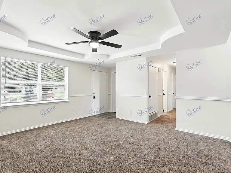 4425 Central Ln — Photo 4