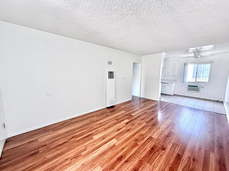 8750 Woodman Ave #21 — Photo 1