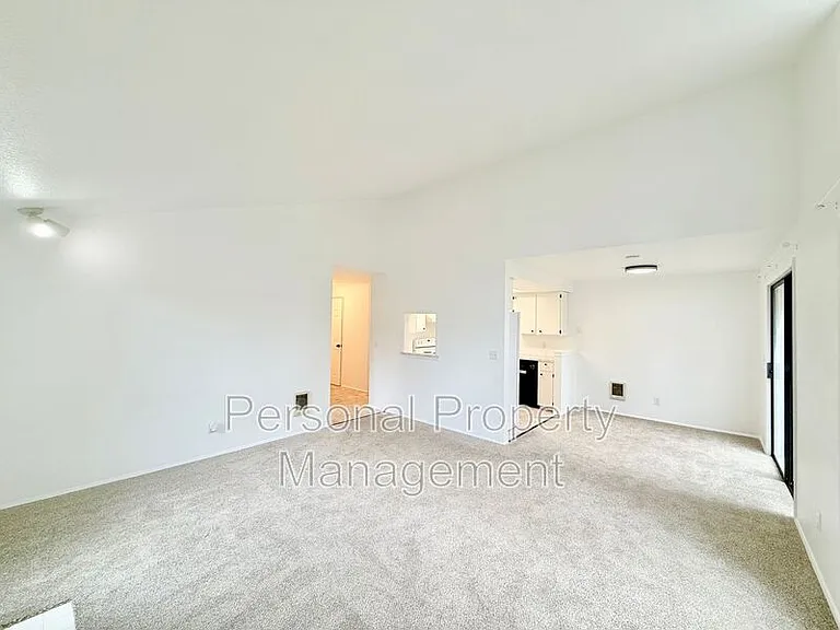 1410 NE 72nd St #3 — Photo 5