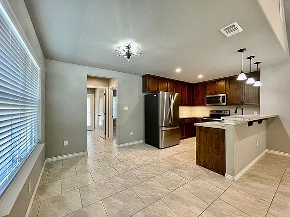 5th image of 548 Circleview Dr