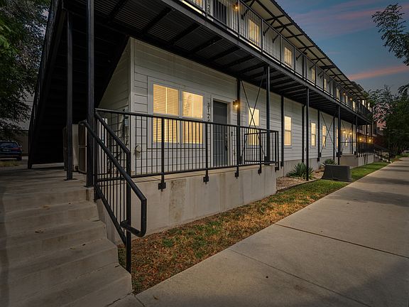 2nd image of 3124 Lubbock Ave