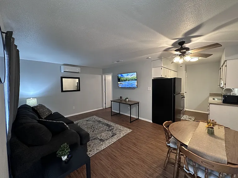 3802 Pine St #3 — Photo 1