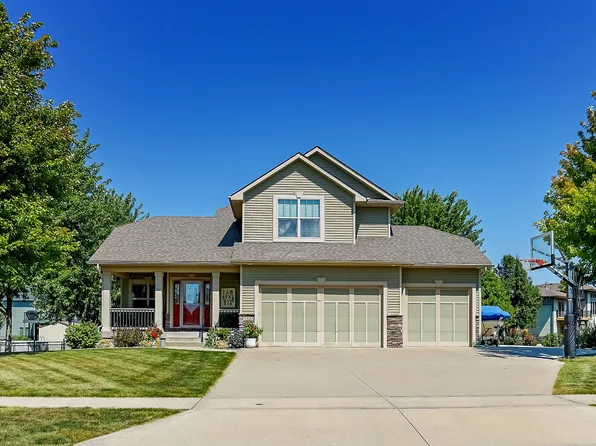 7335 Dusk Dr, Johnston, IA 50131