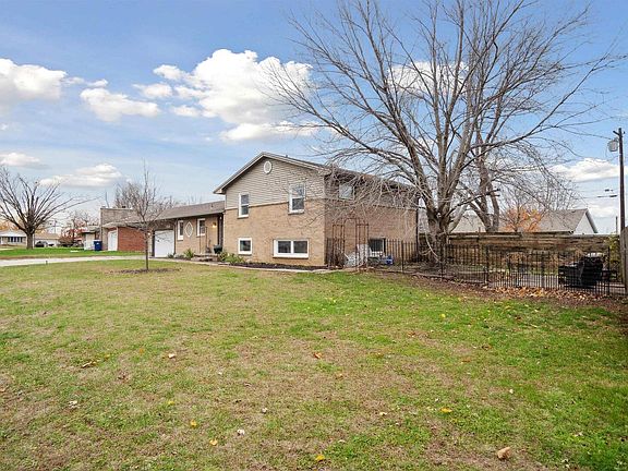 3rd image of 615 5th Avenue Dr W