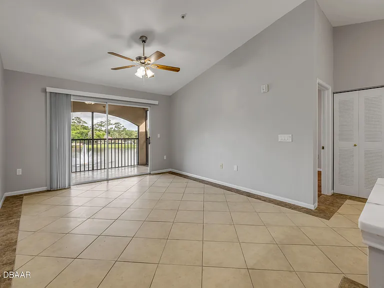 940 Village Trl #4-306 — Photo 8