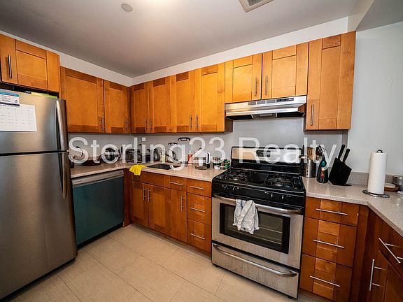 4th image of 2550 Crescent St #4CC