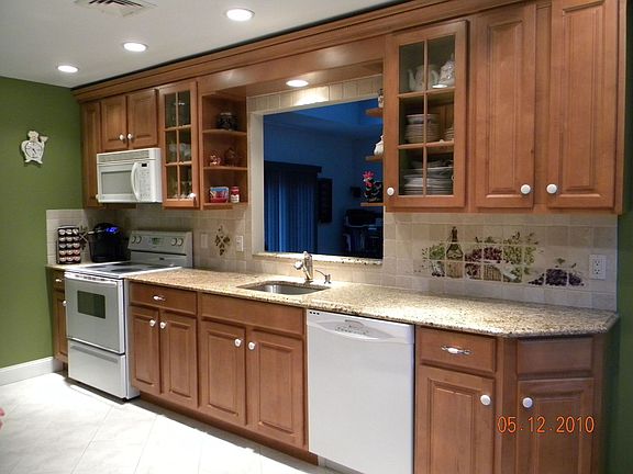 New Maple Eat-In Kitchen