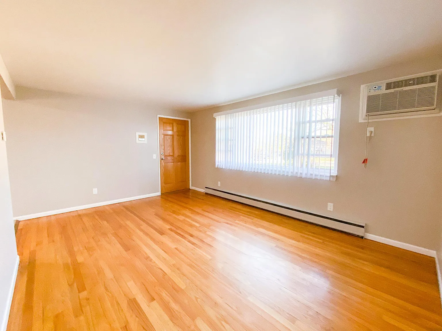 2 bed, 785 sqft, $1,405 — Photo 3