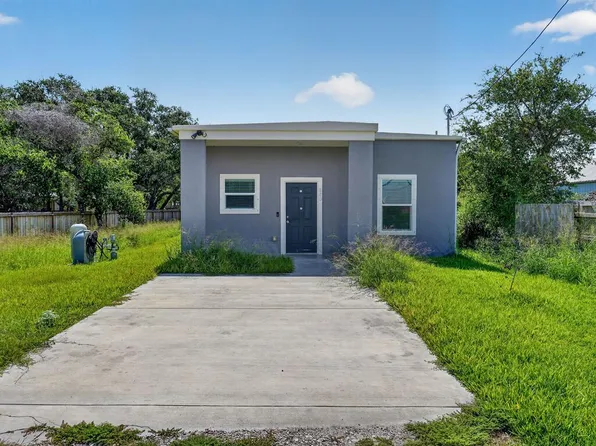 820 Ruby Allen St, Rockport, TX 78382