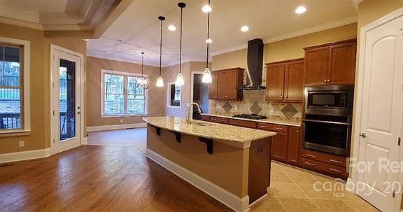 4th image of 550 Cottonfield Cir