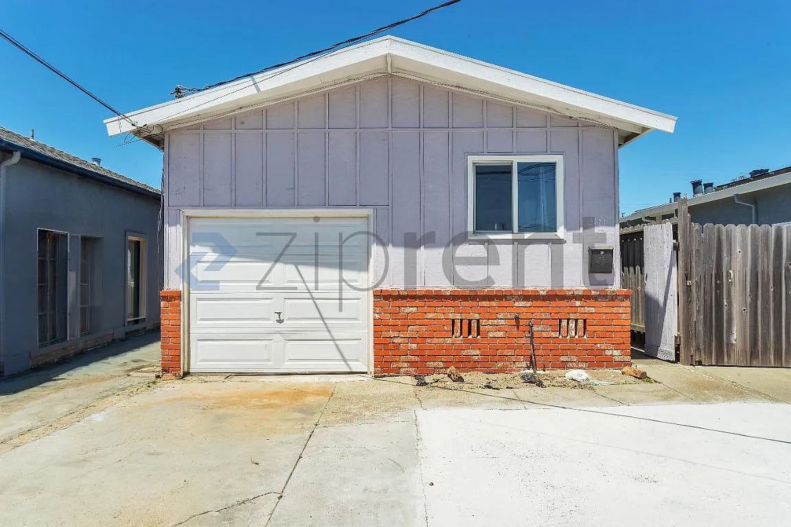 2 bed, 915 sqft, $2,500 — Photo 1