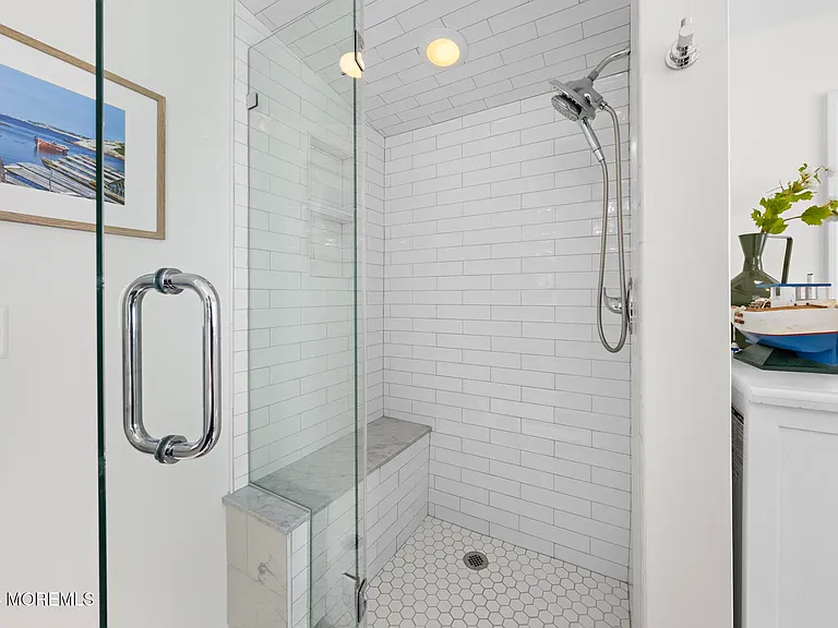 345 Macarthur Ave — Photo 17