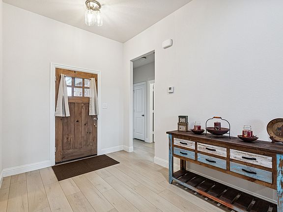 5th image of 388 N Montague St