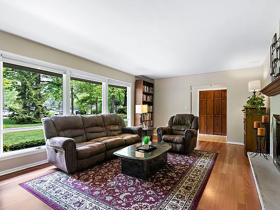 2nd image of 51 Cumberland Dr