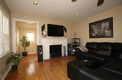 2nd image of 421 W 88th Ter