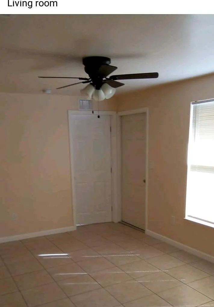 1404 Avenue O — Photo 2