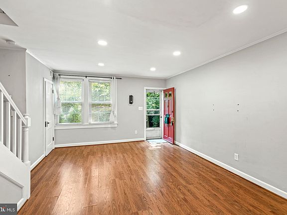 3rd image of 1414 S Barton St APT 454
