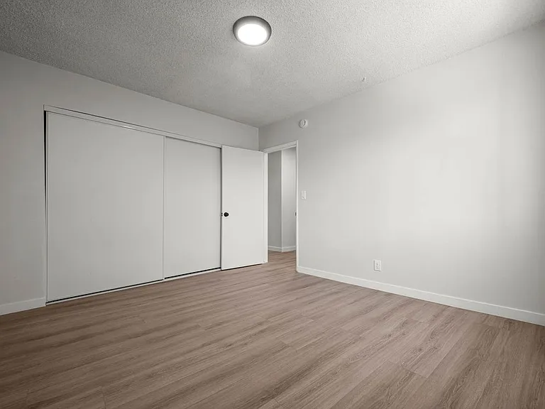 3907 Roxanne Ave #6 — Photo 14