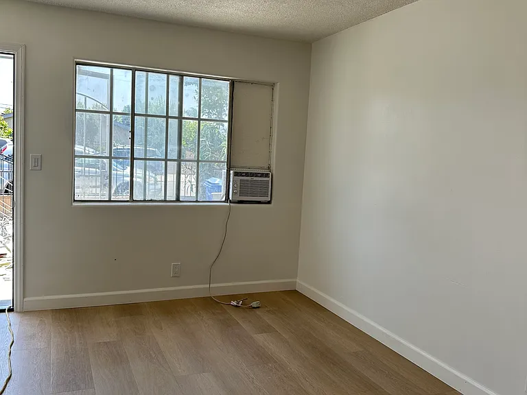2539 1/2 Floradale Ave — Photo 1