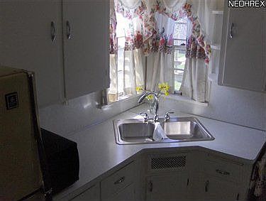 4th image of 18404 La Salle Ave