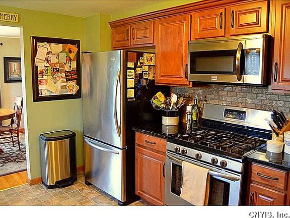 4th image of 121 Canterbury Dr