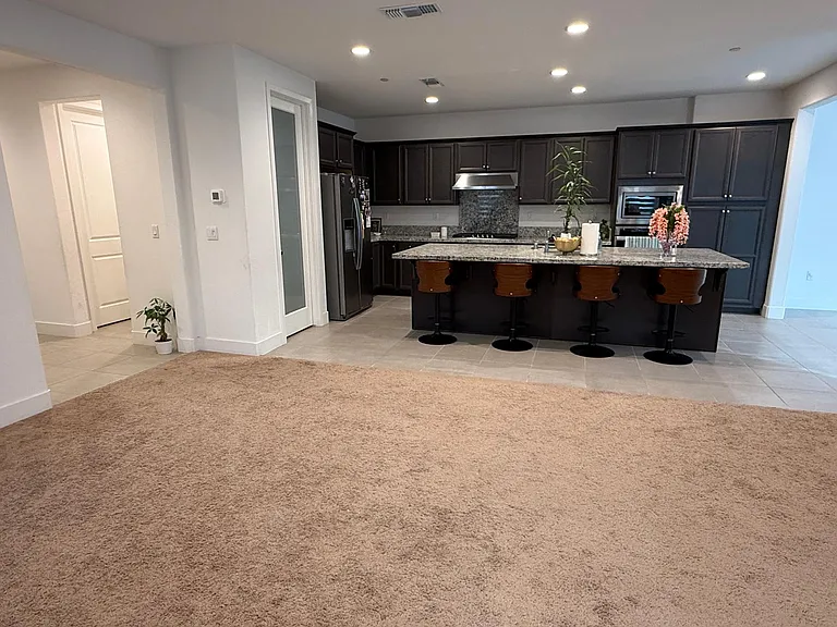 58 E Kamyar Pl — Photo 7