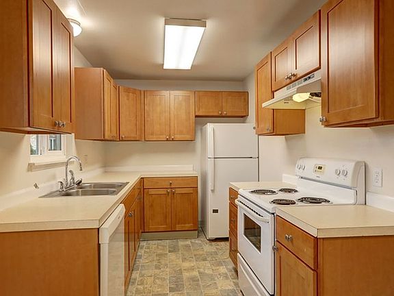 4th image of 15621 4th Ave S APT 13