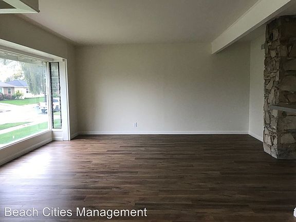5th image of 4832 Snowden Ave