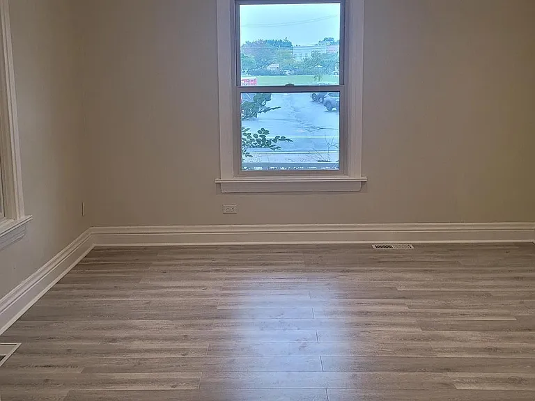 13' 3" x 19' 6" Living/Family room