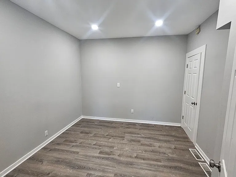 1810 Dixwell Ave — Photo 8