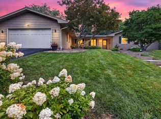 224 Fleetwood Dr, Bloomington, IL 61701