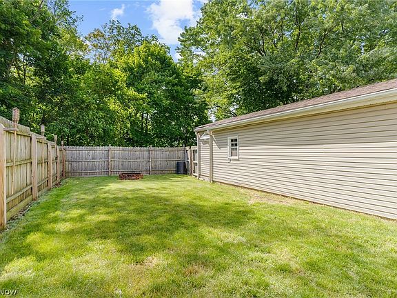 4th image of 410 Bettie St