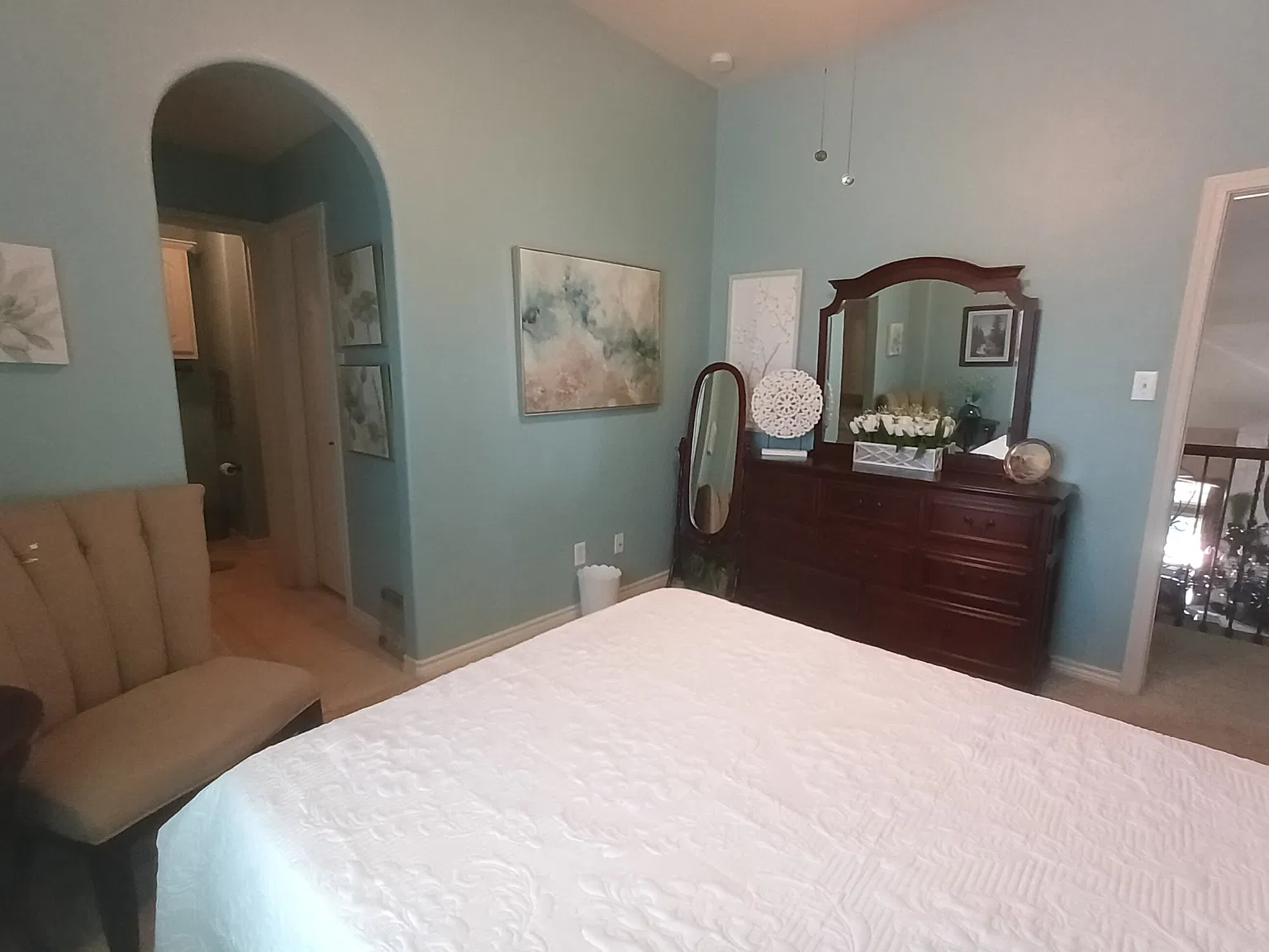 1 bed, 4210 sqft, $998 — Photo 2