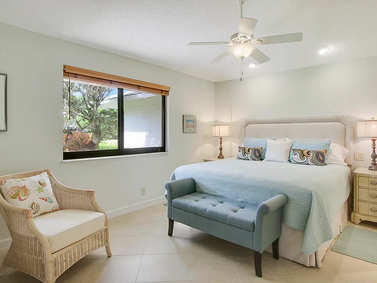 820 Club Dr — Photo 13