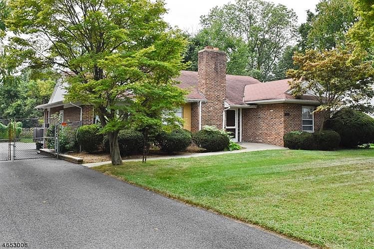1st image of 555 W Mount Pleasant Ave