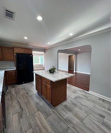 4th image of 5437 Vermillion Blvd