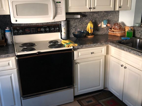 5th image of 5760 Marina Dr APT 2