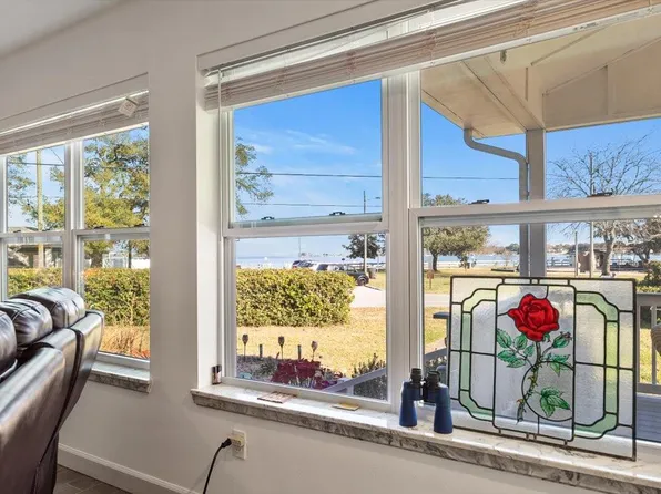 256 Beachview Dr, Fort Walton Beach, FL 32547