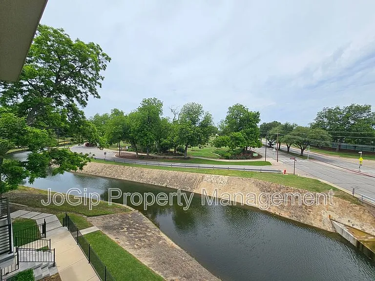 2620 Valley View Ln #102 — Photo 25