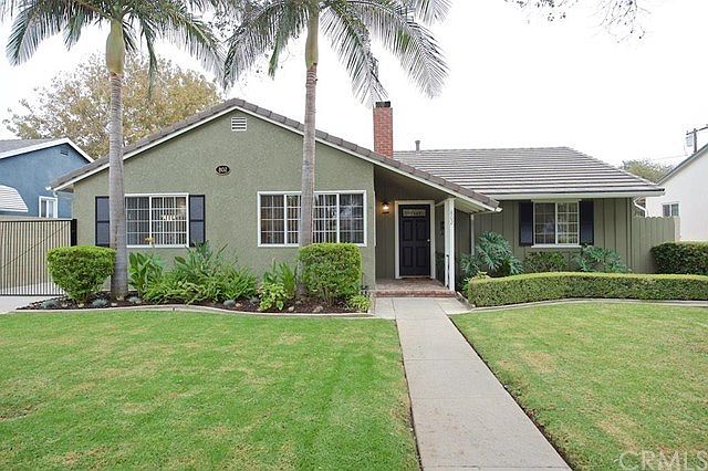 Great curb appeal on this well maintained home with concrete tile roof.