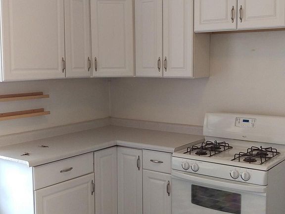 2nd image of 932 W Newport Ave APT 3