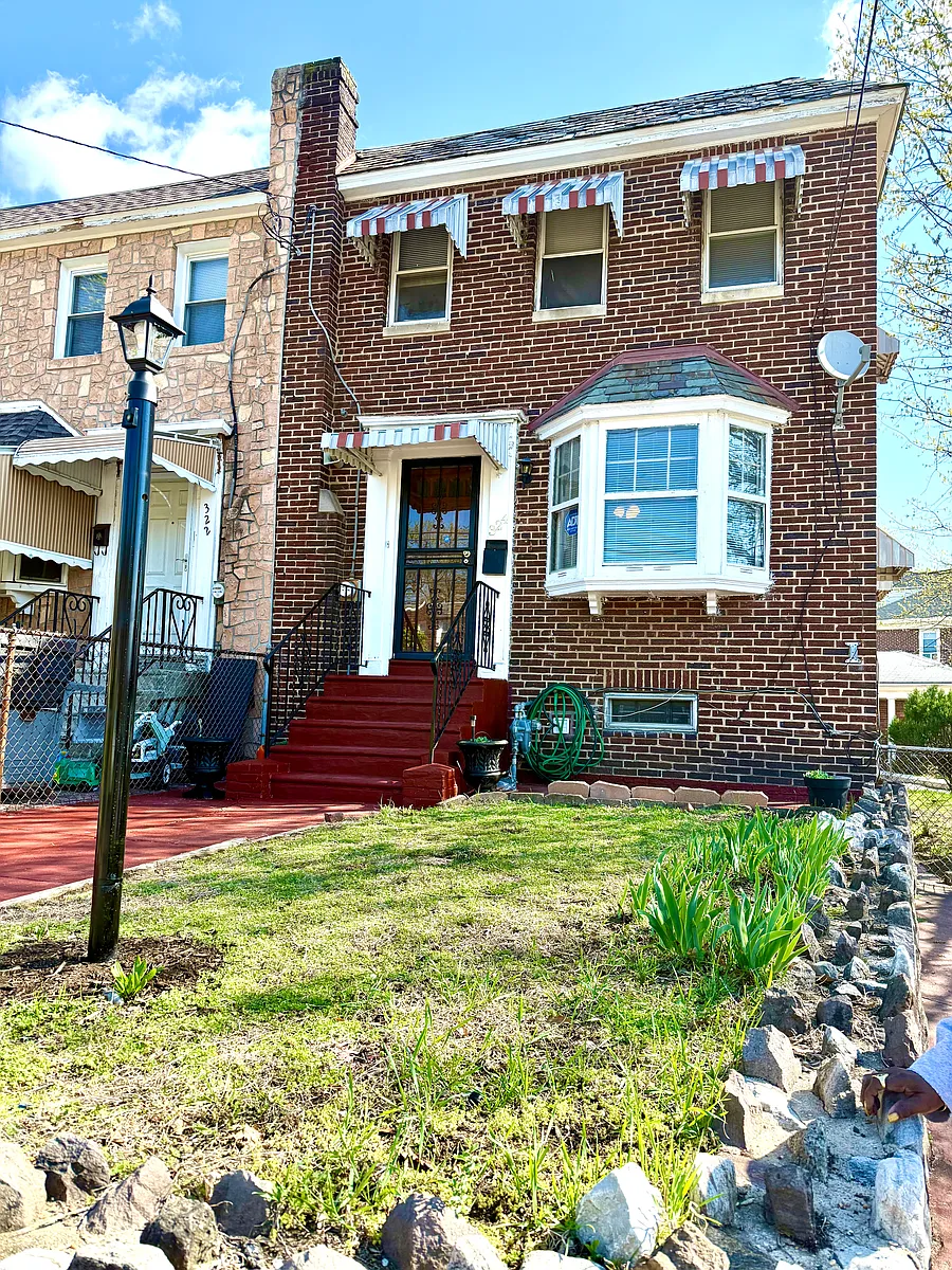 Building Photo - 324 S 27th St
