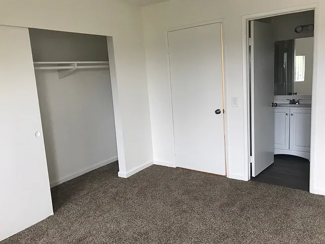 University Place Apartments — Photo 16