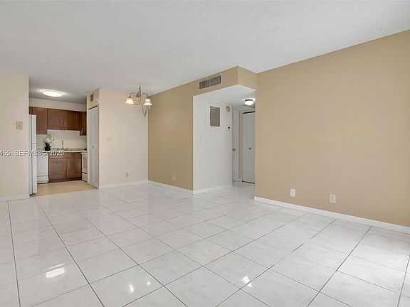 3rd image of 2651 Riverside Dr APT 1