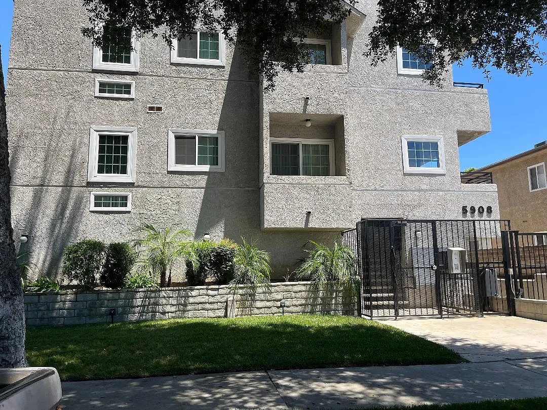 2 bed, 1025 sqft, $2,150 — Photo 1
