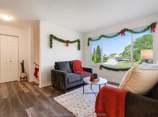 69 Bridle Path Rd, Chatham Kent, ON N8A 4Y2