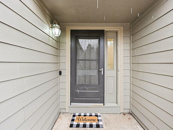 3rd image of 723 Skynob Dr