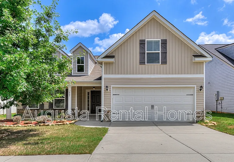 907 Linsmore Ave — Photo 2
