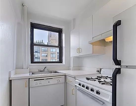 3rd image of 200 W 20th St APT 1406