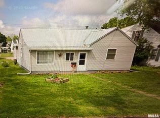 318 W Springfield Rd, Taylorville, IL 62568